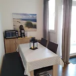 Ostseeperle Inkl Strandkorb Von Mai Bis September Und Waesche Set *