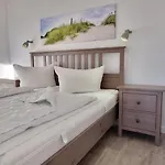 Ostseeperle Inkl Strandkorb Von Mai Bis September Und Waesche Set *