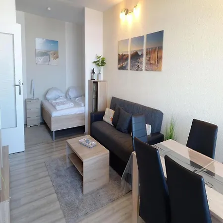 Ostseeperle Inkl Strandkorb Von Mai Bis September Und Waesche Set * Heiligenhafen