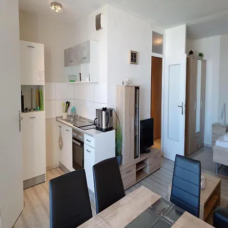 Ostseeperle Inkl Strandkorb Von Mai Bis September Und Waesche Set