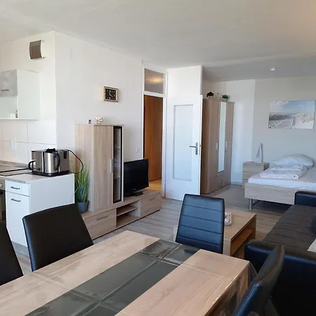 Ostseeperle Inkl Strandkorb Von Mai Bis September Und Waesche Set Heiligenhafen