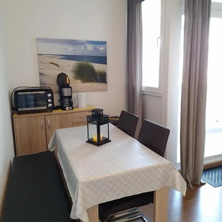 Ostseeperle Inkl Strandkorb Von Mai Bis September Und Waesche Set *