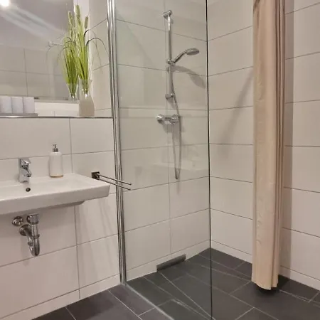 Ostseeperle Inkl Strandkorb Von Mai Bis September Und Waesche Set Daire *